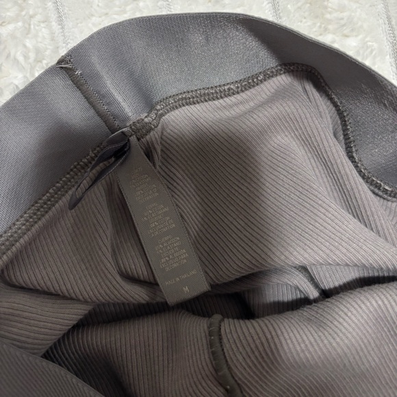 SKIMS Gray Ribbed Shorts - Picture 2 of 2